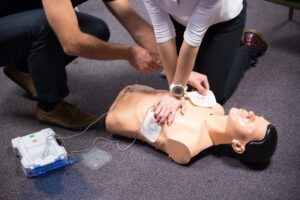 A workshop demonstrating how to use an AED/CP.