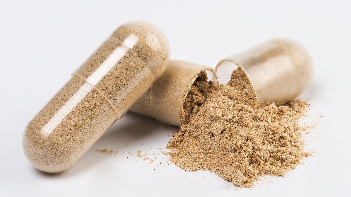 capsules-filled-with-kratom-powder
