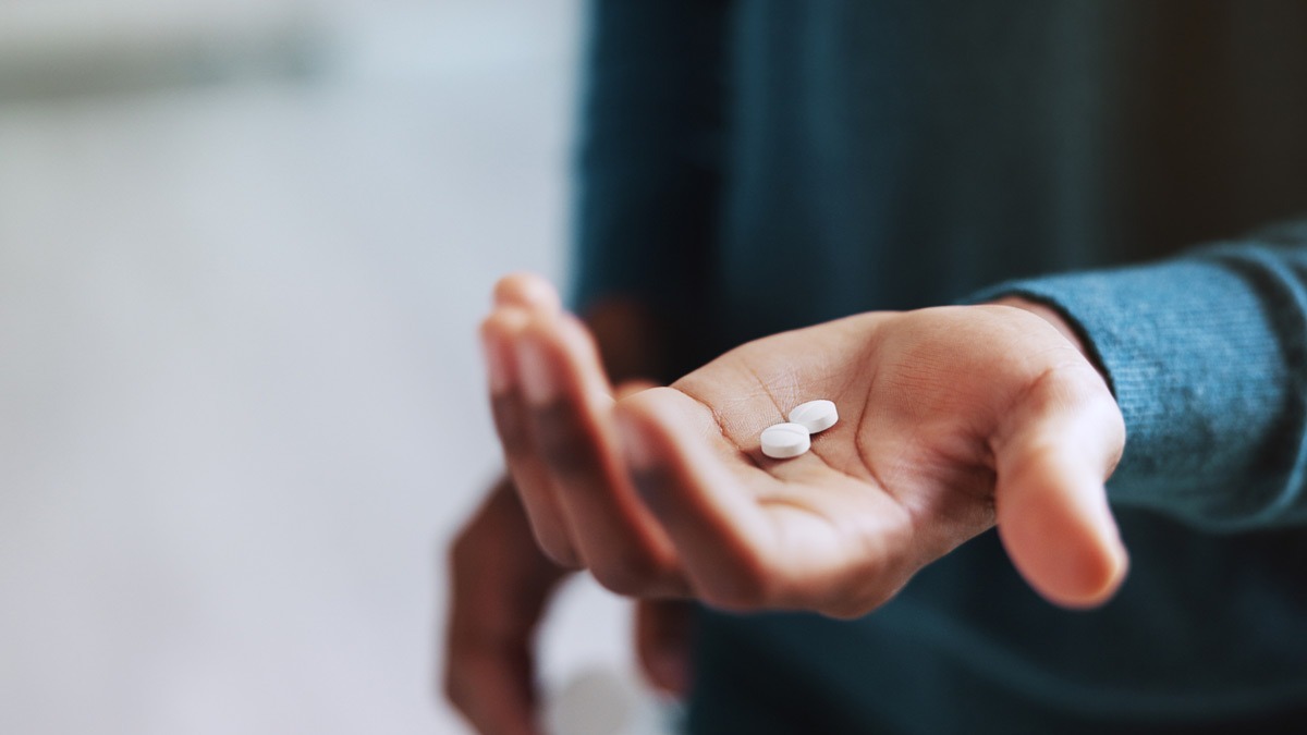 hand-holding-pain-medication
