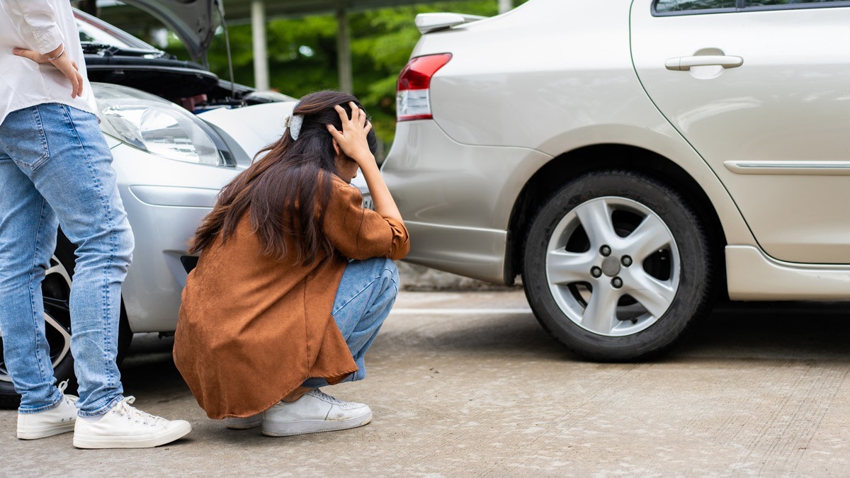 distressed-drivers-after-a-crash