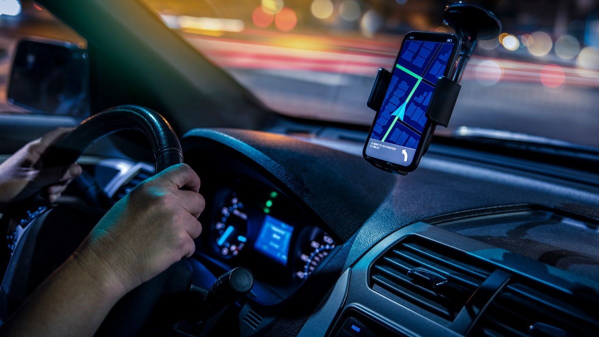 driver-following-GPS-directions-on-phone