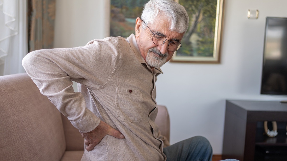 man-experiencing-kidney-pain