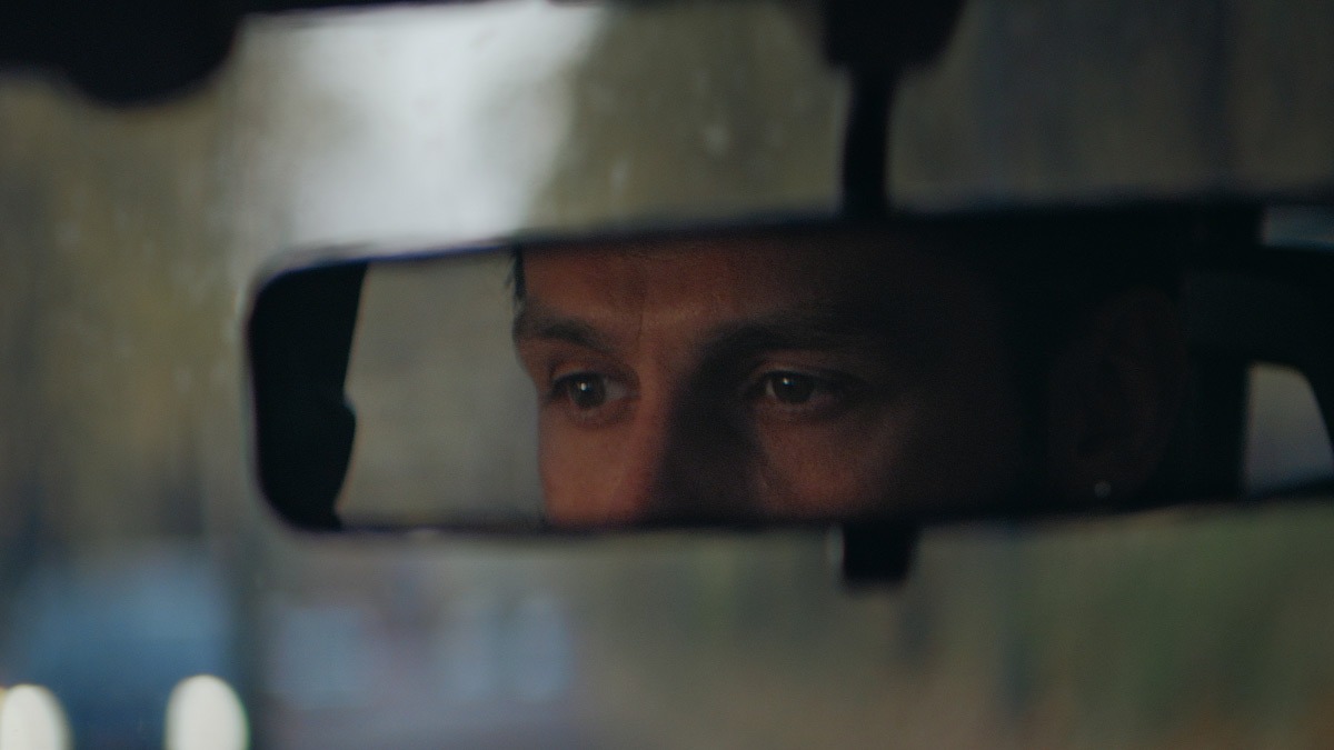 drowsy-driver-reflected-in-rearview-mirror