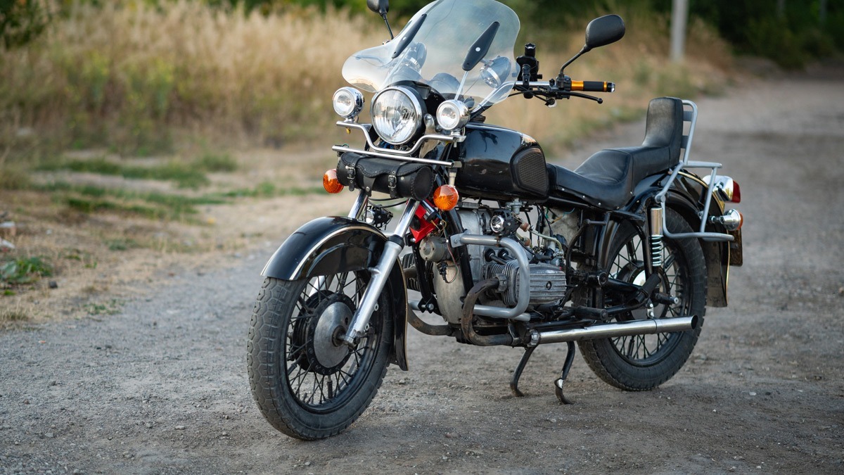 motorcycle-upright-on-ground motorcycle-upright-on-ground