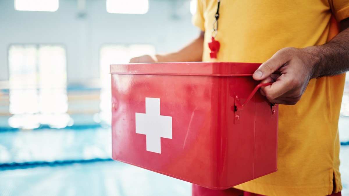 lifeguard-carrying-first-aid-box