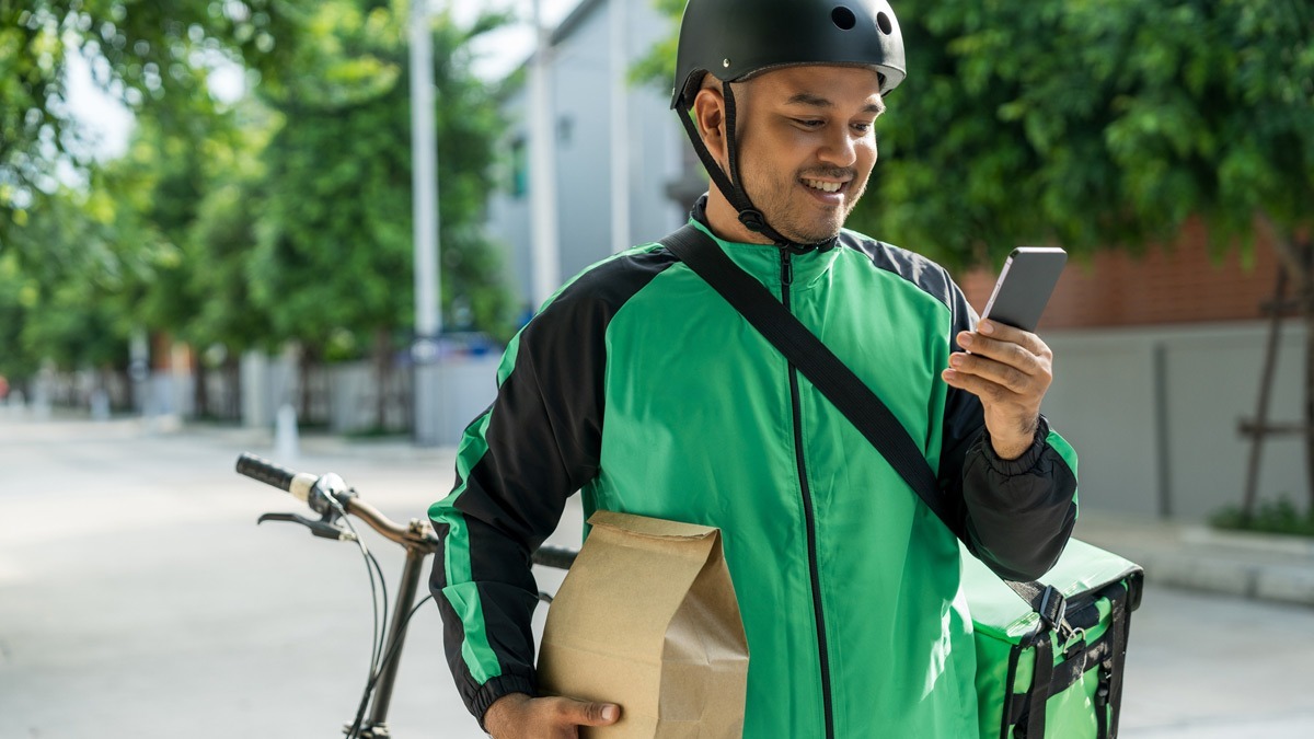 delivery-driver-looking-at-cell-phone