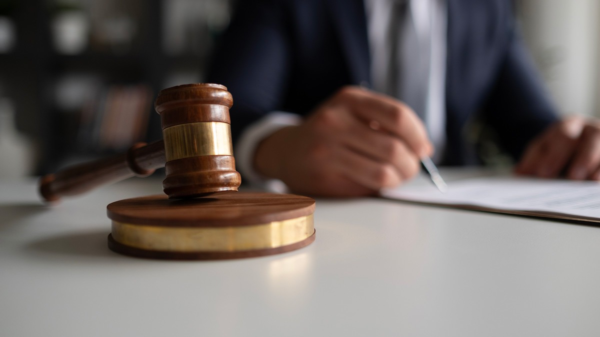 attorneys-with-gavel-in-foreground