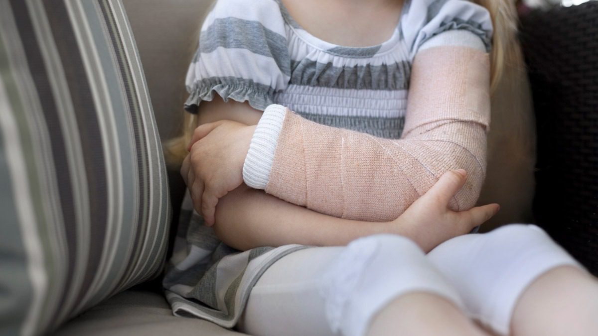 child-sitting-on-couch-with-arm-in-cast