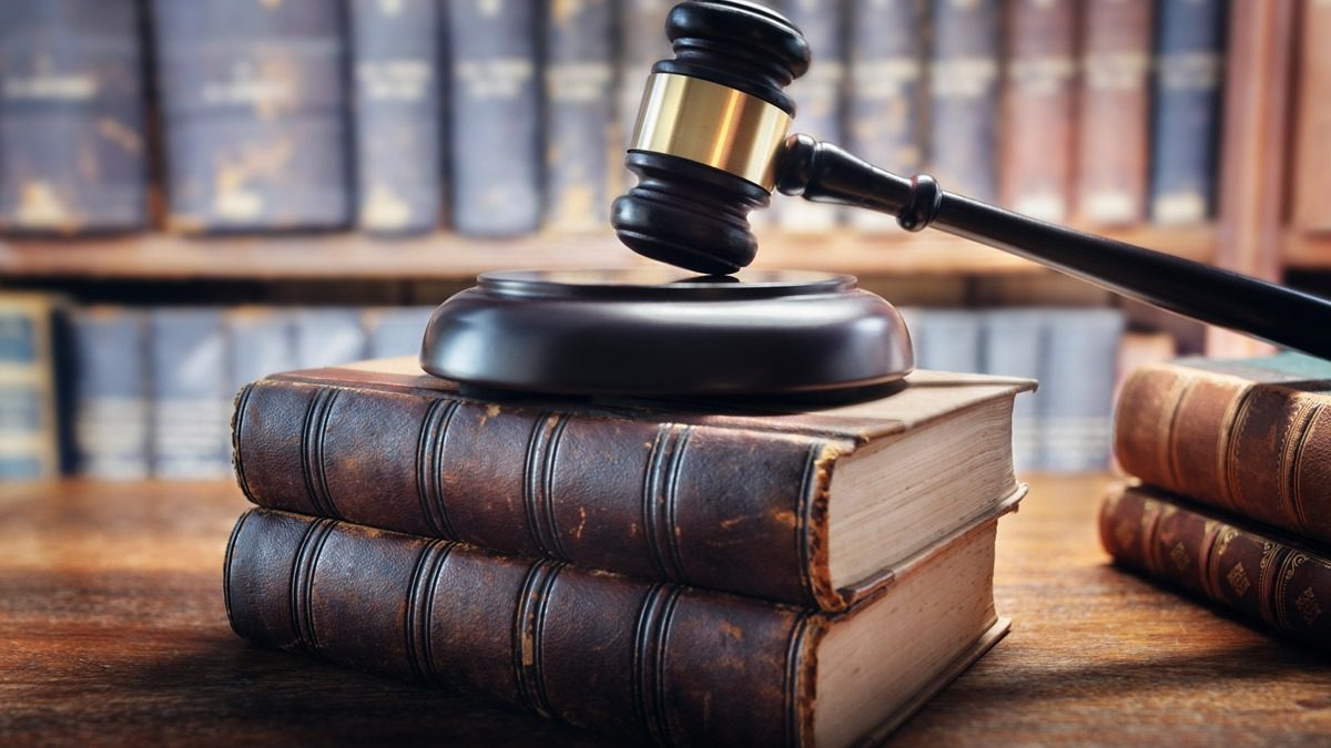 gavel-resting-on-law-books-in-library