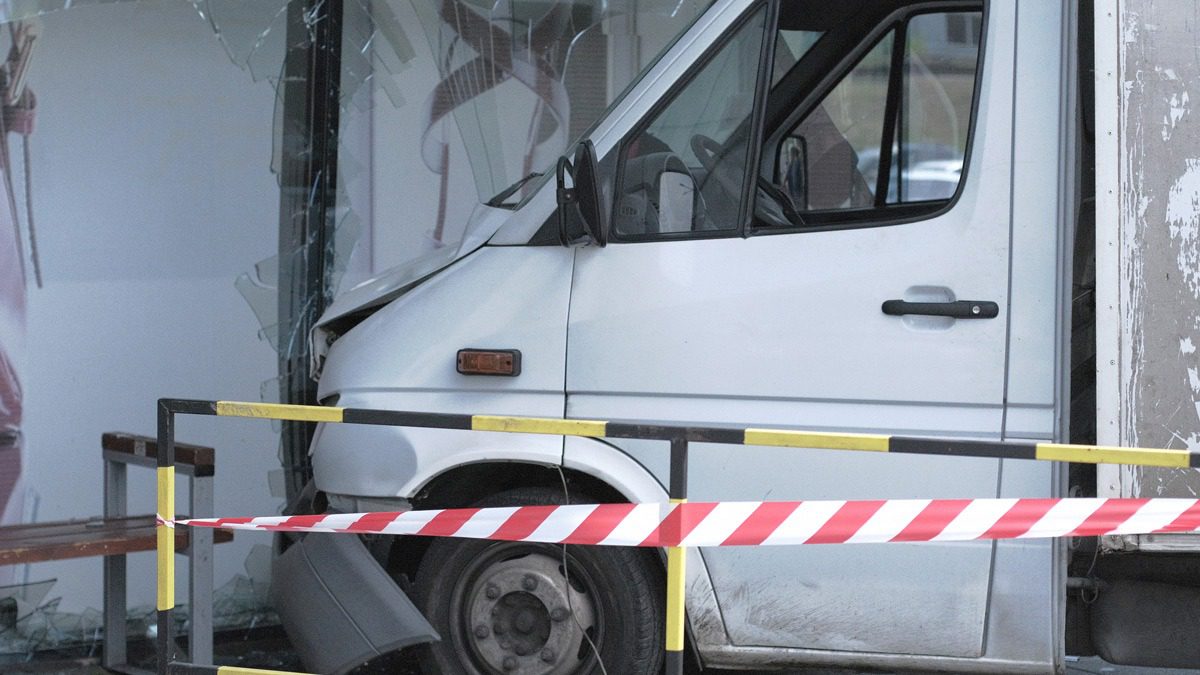 Accident-site-isolated-and-fenced-off-with-tape