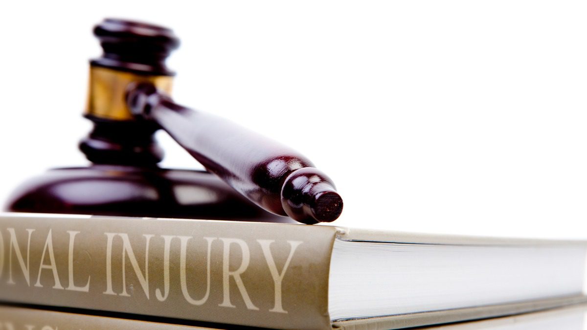 Gavel-on-personal-injury-law-books