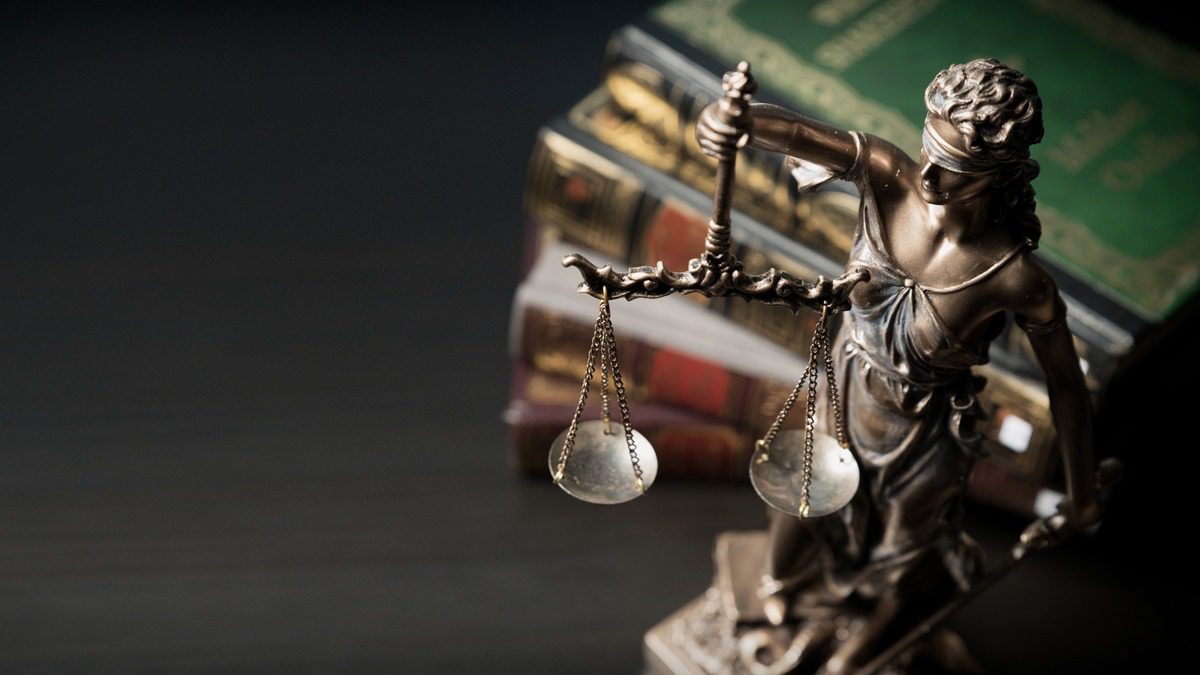 Statue-of-justice-in-library