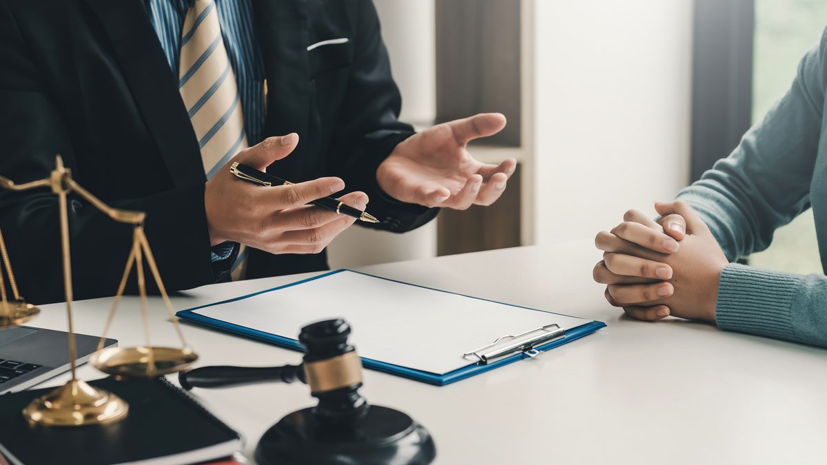 attorney-explaining-case-details-to-client