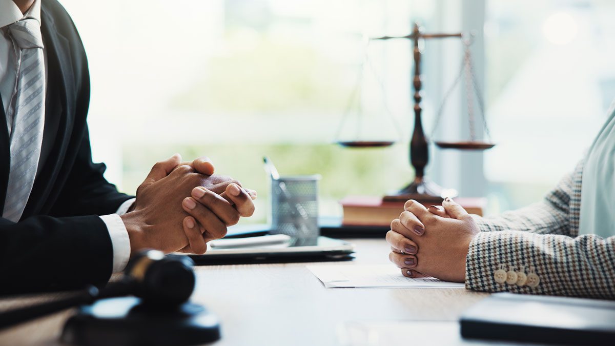 attorney-meeting-with-client-in-office