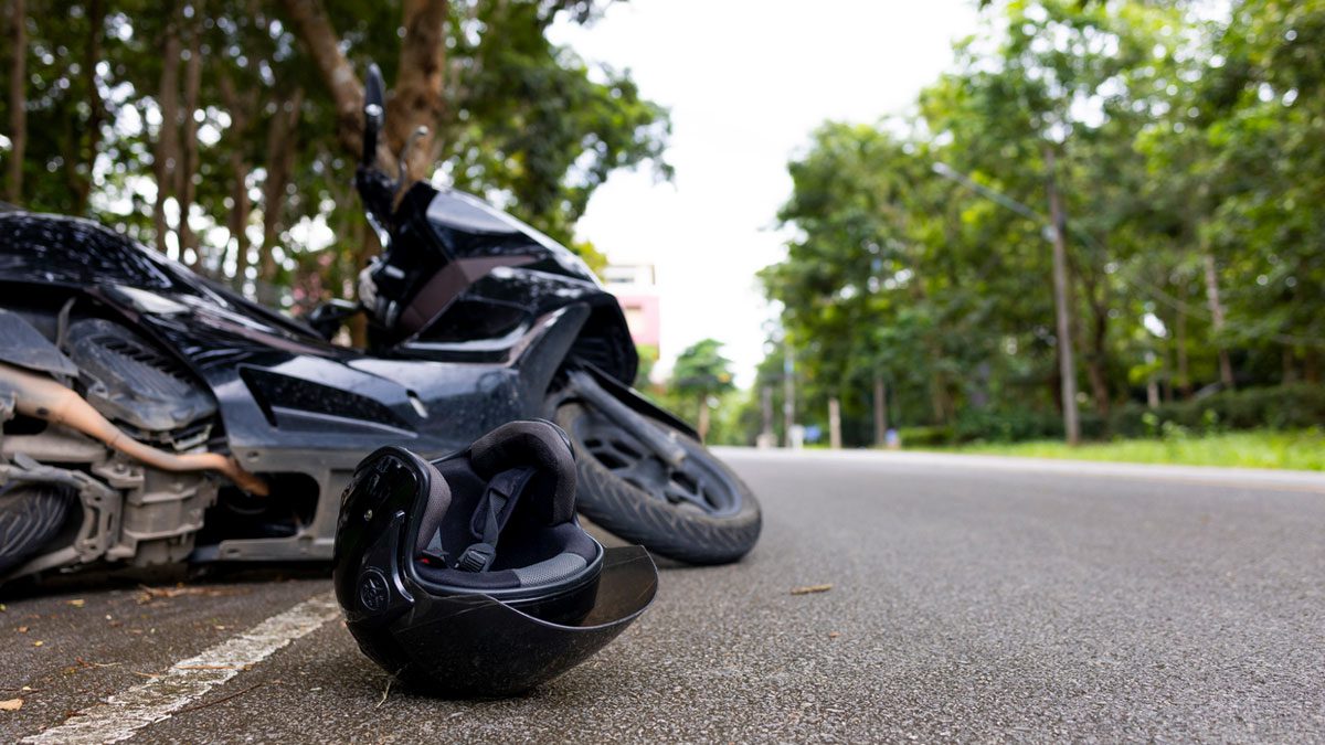 motorcycle-at-the-side-of-the-road-after-a-collision