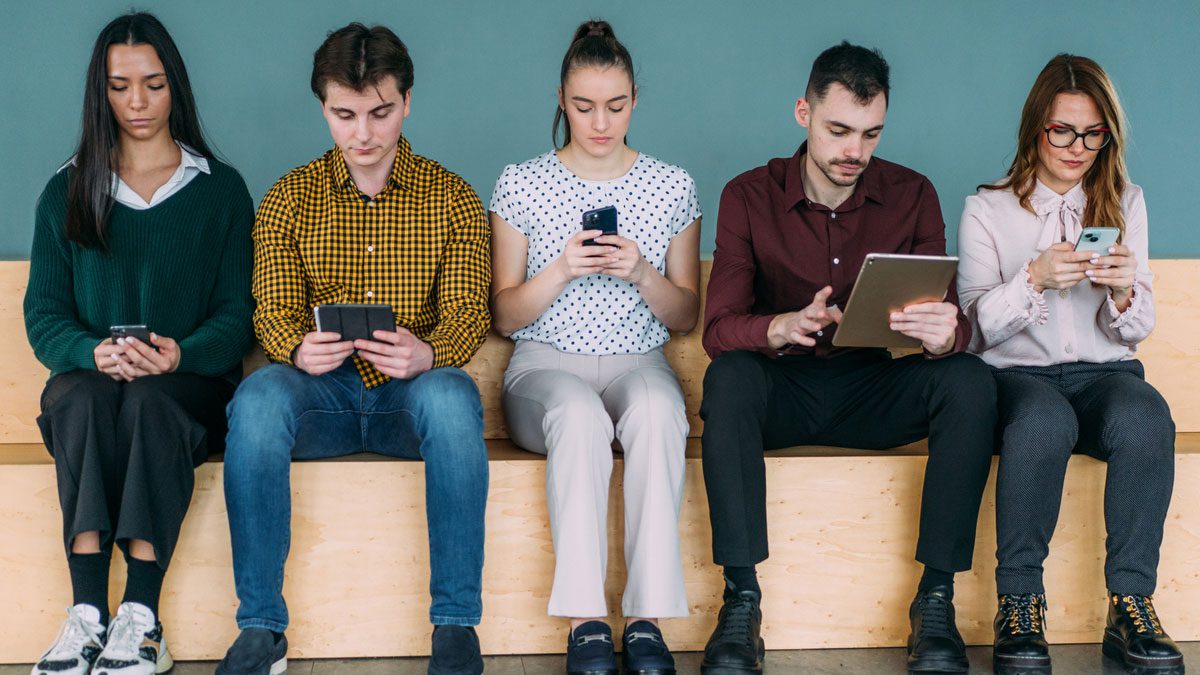 row-of-seated-young-people-all-on-their-phones