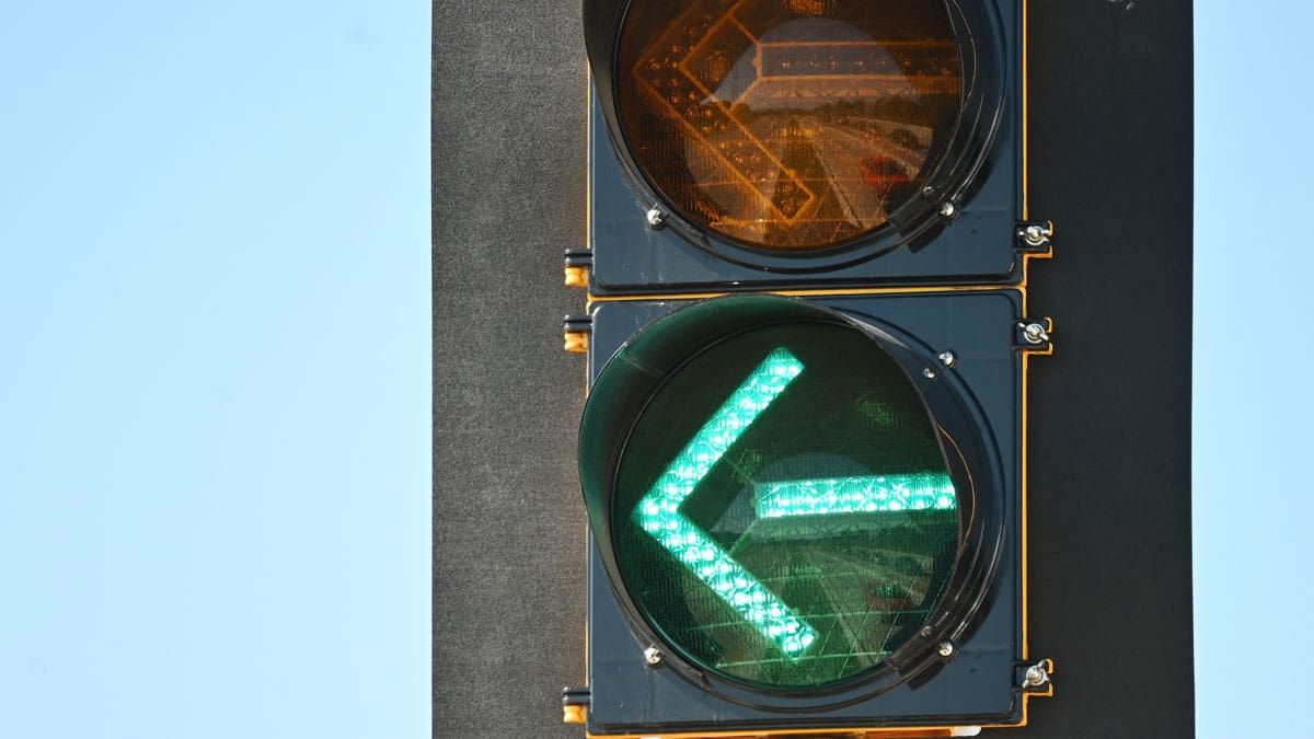green-arrow-for-left-turn-lane