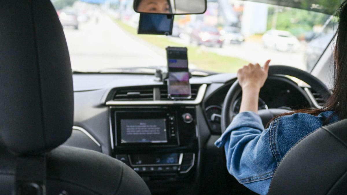 view-from-backseat-of-rideshare-driver