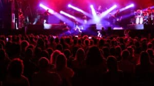 crowd-at-floor-of-concert