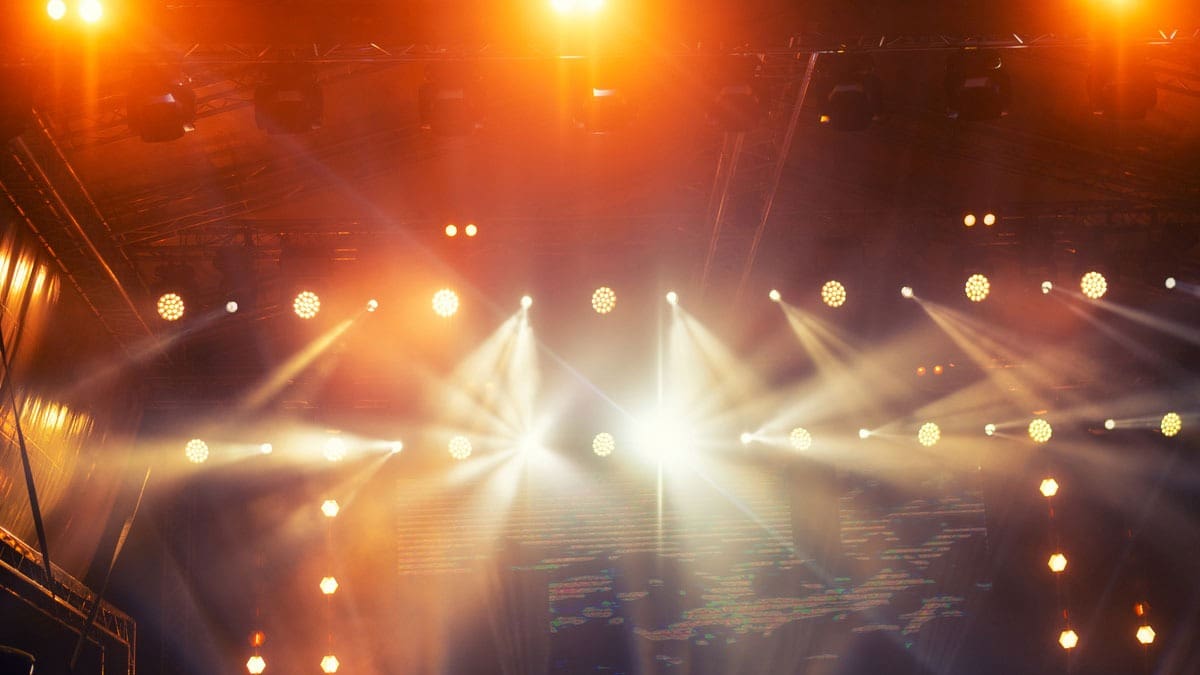light-setup-during-concert-in-stadium