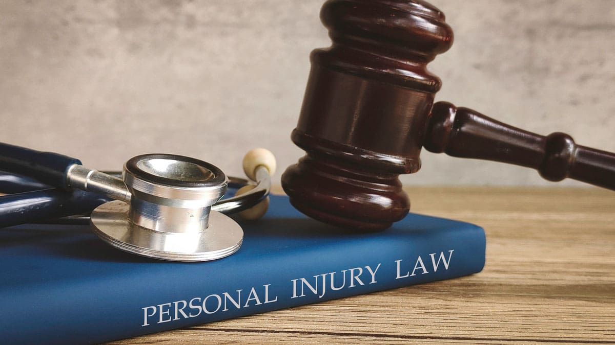 gavel-and-stethoscope-on-a-personal-injury-law-book