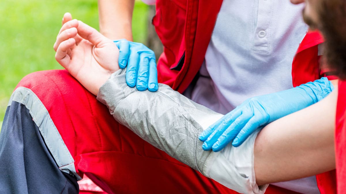 paramedic-wrapping-a-patients-arm-after-a-burn