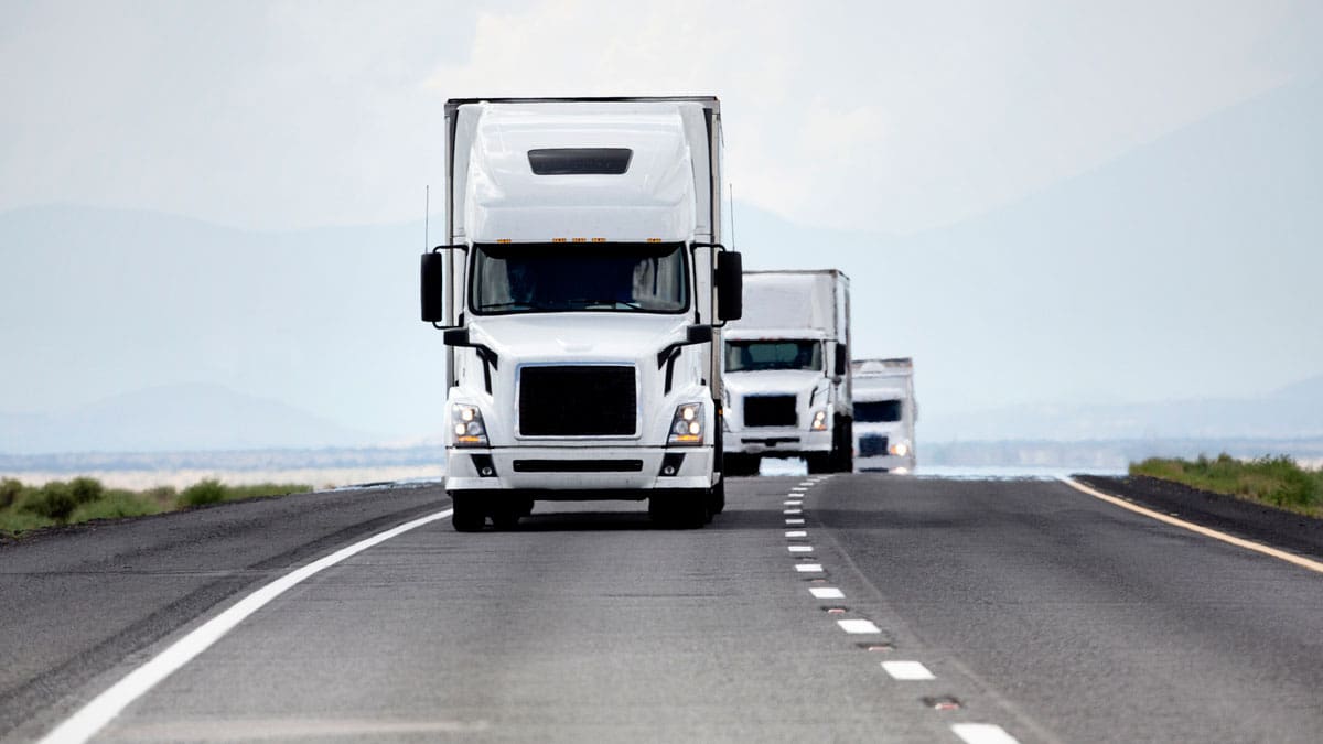semi-truck-driving-toward-the-camera-on-an-open-highway